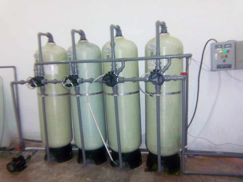 4T/H離子交換設(shè)備/陰陽離子交換器/工業(yè)離子交換純水機